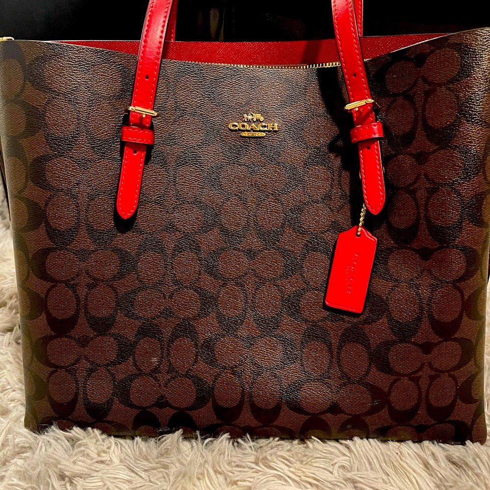 Coach Purse bought it last November barley used.